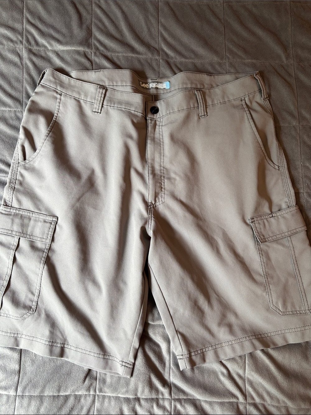 Lee Men's gray lightweight Cargo Shorts with Side Pockets